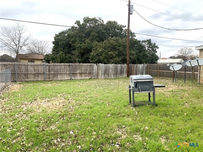 Building Photo - 105 Valley Cir