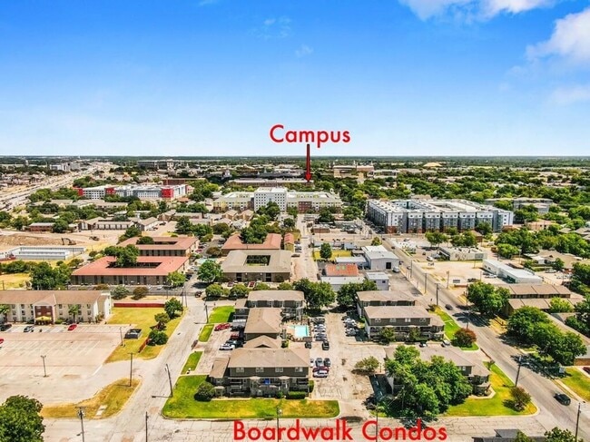 Building Photo - 2 Bedroom, 2.5 Bathroom Boardwalk Condo Near Baylor!