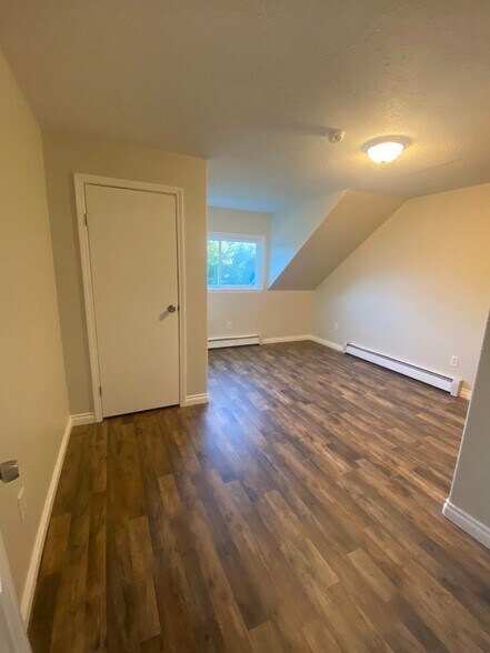 Building Photo - 5500 E Wolverine Ave