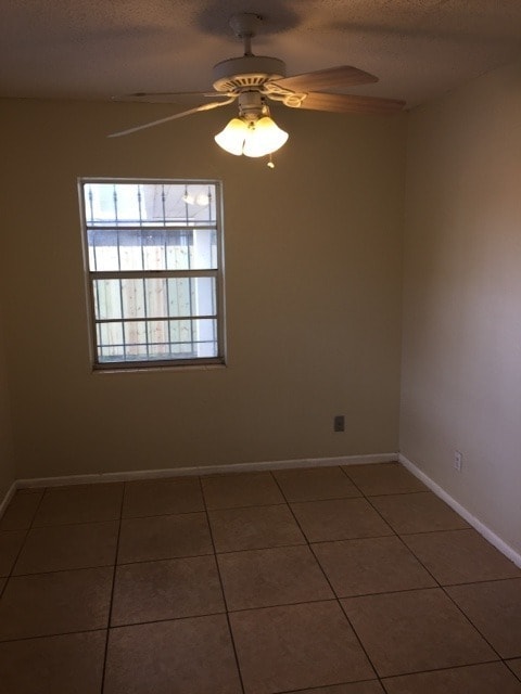 Building Photo - Great location on E Sunrise blvd cross street from Publix !!!!