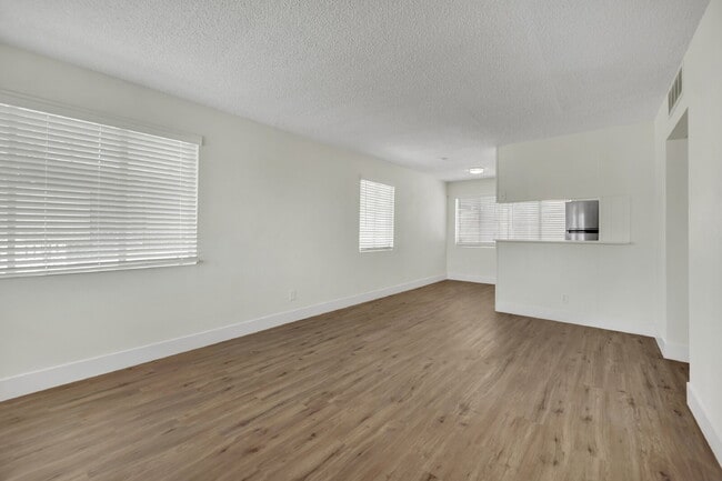 Building Photo - 1304 Rexford Pl