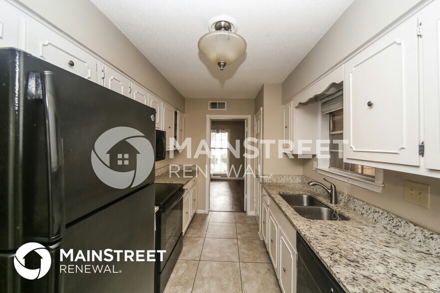 Building Photo - 3084 Kemper Dr
