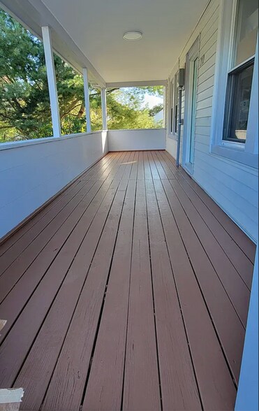 Front Porch - 212 Summit St