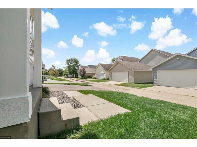 Building Photo - 2768 Clover Ridge Dr