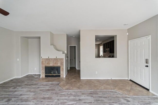 Building Photo - 3 Bedroom 2.5 Bathroom townhouse