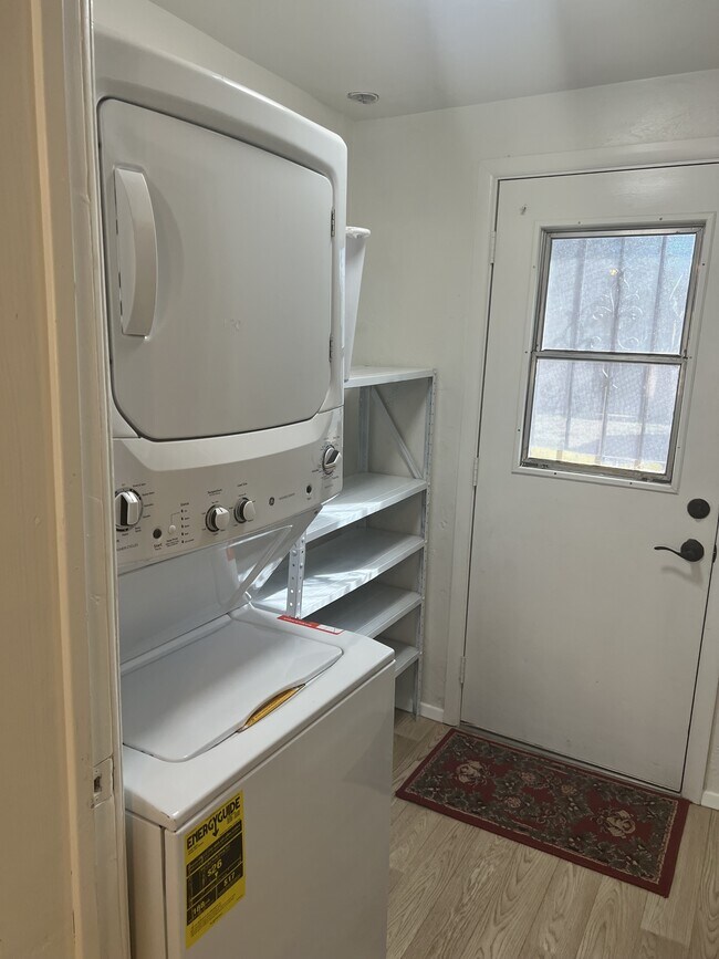 Building Photo - 2718 E 18th St