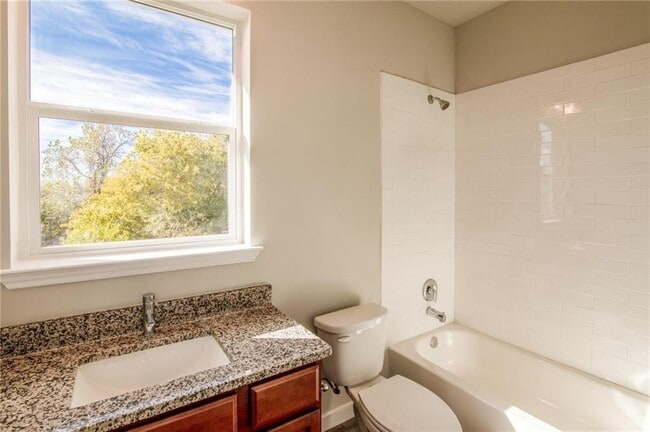 Building Photo - 906 Quartz Ct