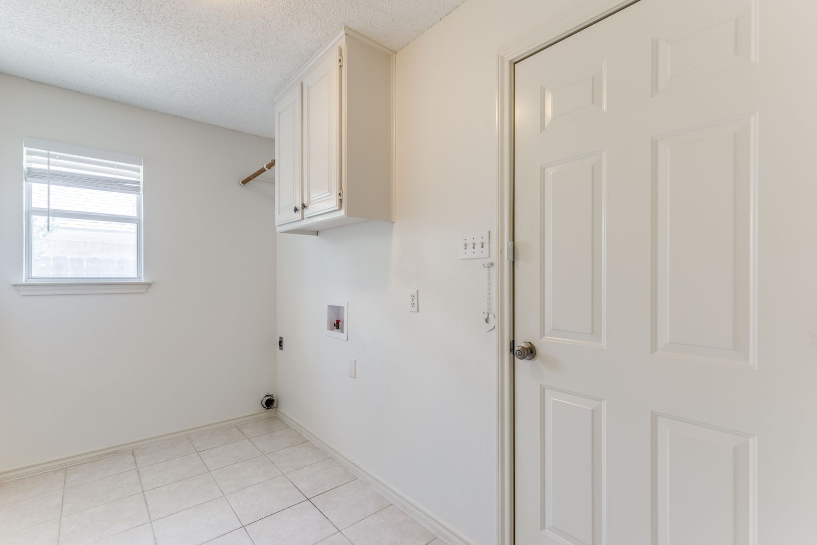 Building Photo - 1523 Wayside Dr