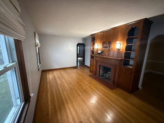 Building Photo - 133 Marlboro Pl