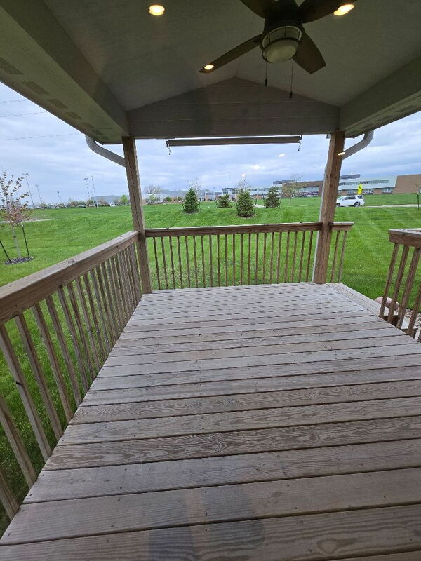 Building Photo - 300 SE Red Fern Dr