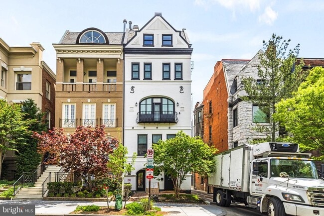 Building Photo - 1709 21st St NW