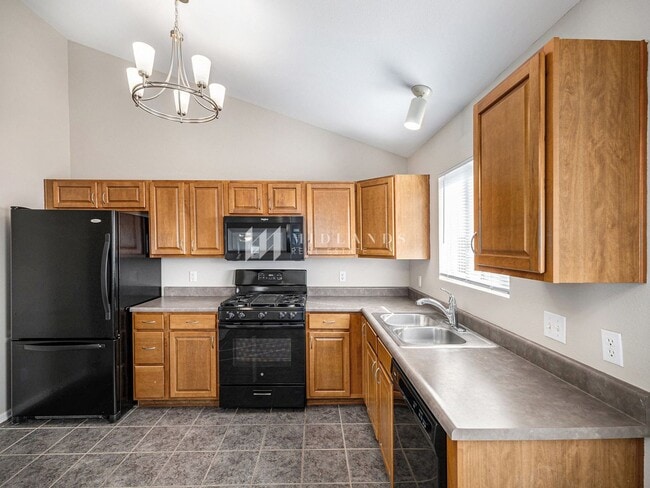 Building Photo - Springhill Multi-Level