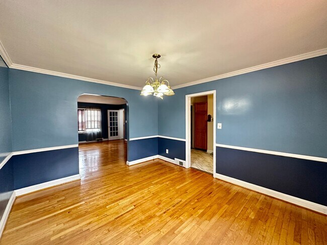 Building Photo - Charming 3 Bedroom/1.5 Bathroom Townhome with In-Unit Laundry in Towson, MD!