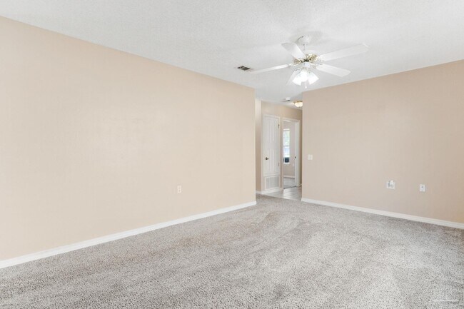 Building Photo - 139 Wildflower Ln