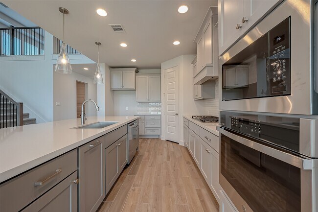 Building Photo - 30223 Gold Finch Pl