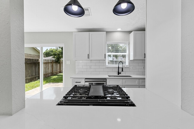 Building Photo - 12223 Kingslake Forest Dr