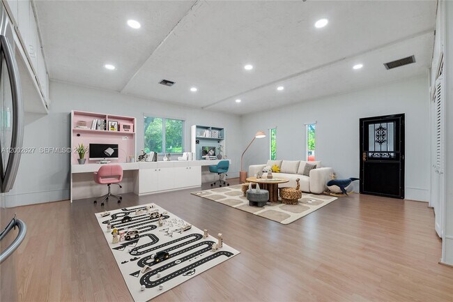 Building Photo - 11401 SW 67th Ave