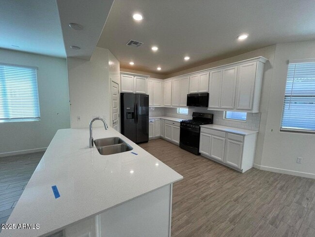 Building Photo - 16739 W Sand Hills Rd