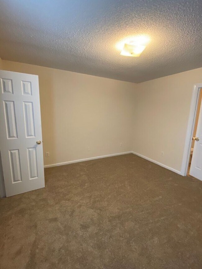 Building Photo - Jayne Lane Duplexes - Bldg 1