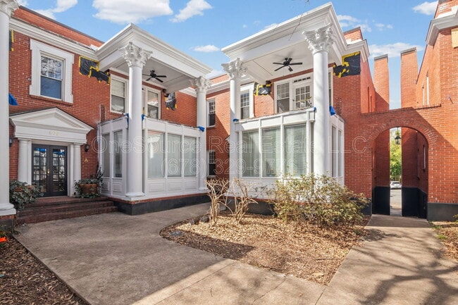 Building Photo - 872 Briarcliff Rd NE