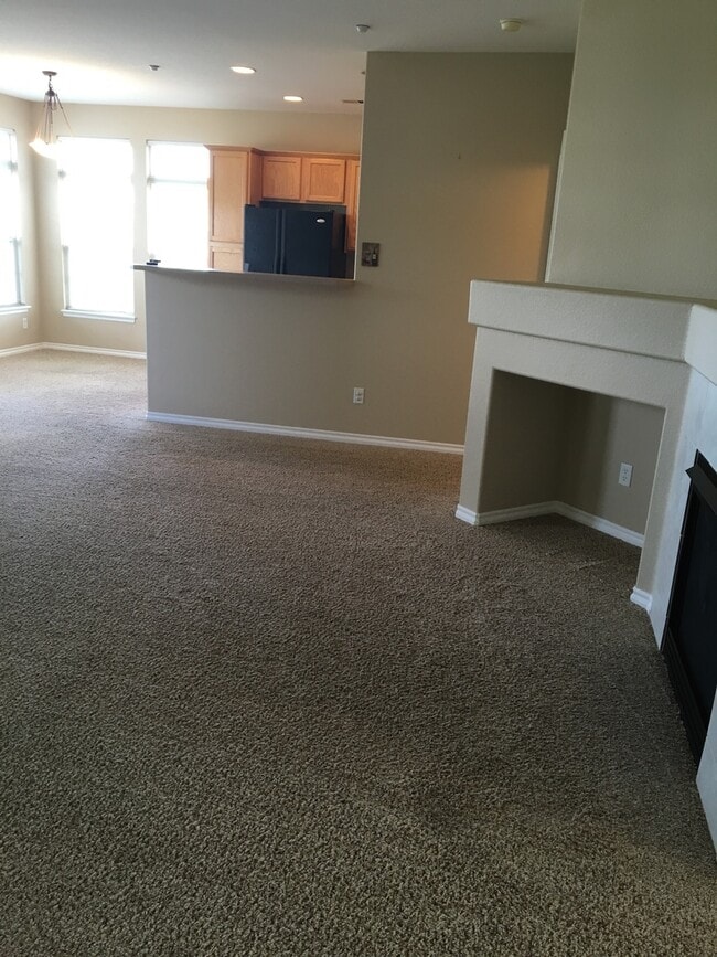 Building Photo - Beautiful + Bright Broadlands Condo for Lease!