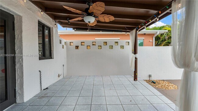 Building Photo - 2271 SW 25th St