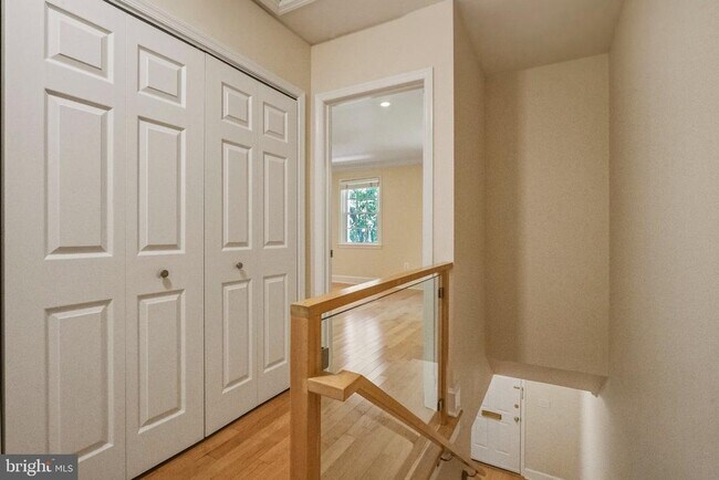 Building Photo - 3217 Sutton Pl NW