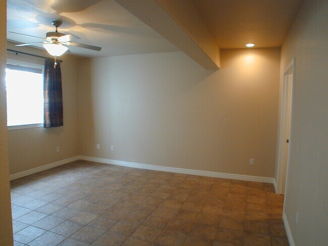Building Photo - House For Lease