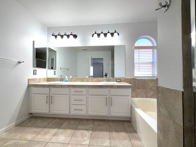 Building Photo - 9449 Amber Valley Ln