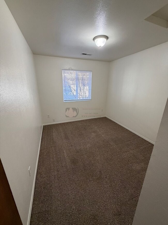 Building Photo - Charter Triplex #2023-LL723