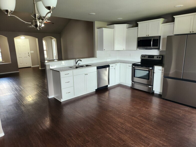 Building Photo - 2607 Whispering Woods Ct