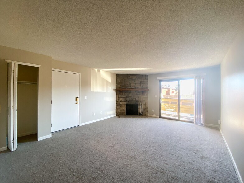 Building Photo - 430 Zang St
