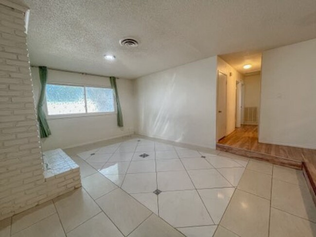 Building Photo - Spacious 4-Bedroom Home with Modern Upgrad...