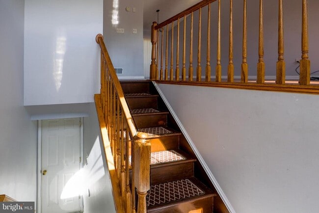 Building Photo - 18500 Bull Run Dr