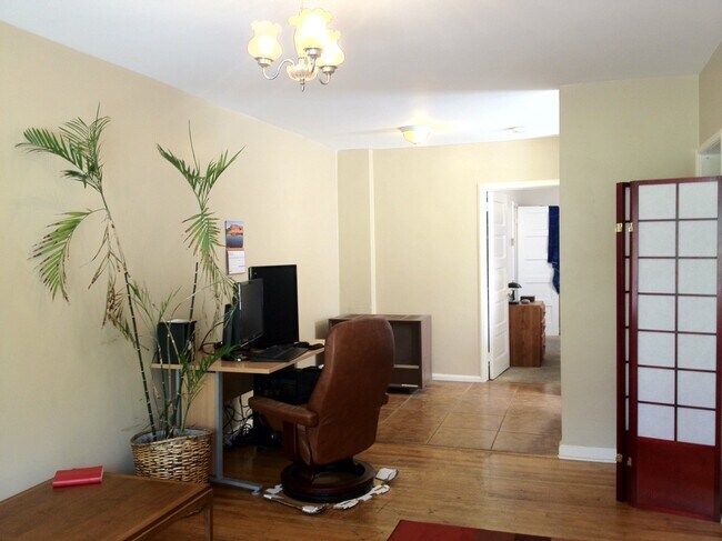 Building Photo - 1169 E 200 S
