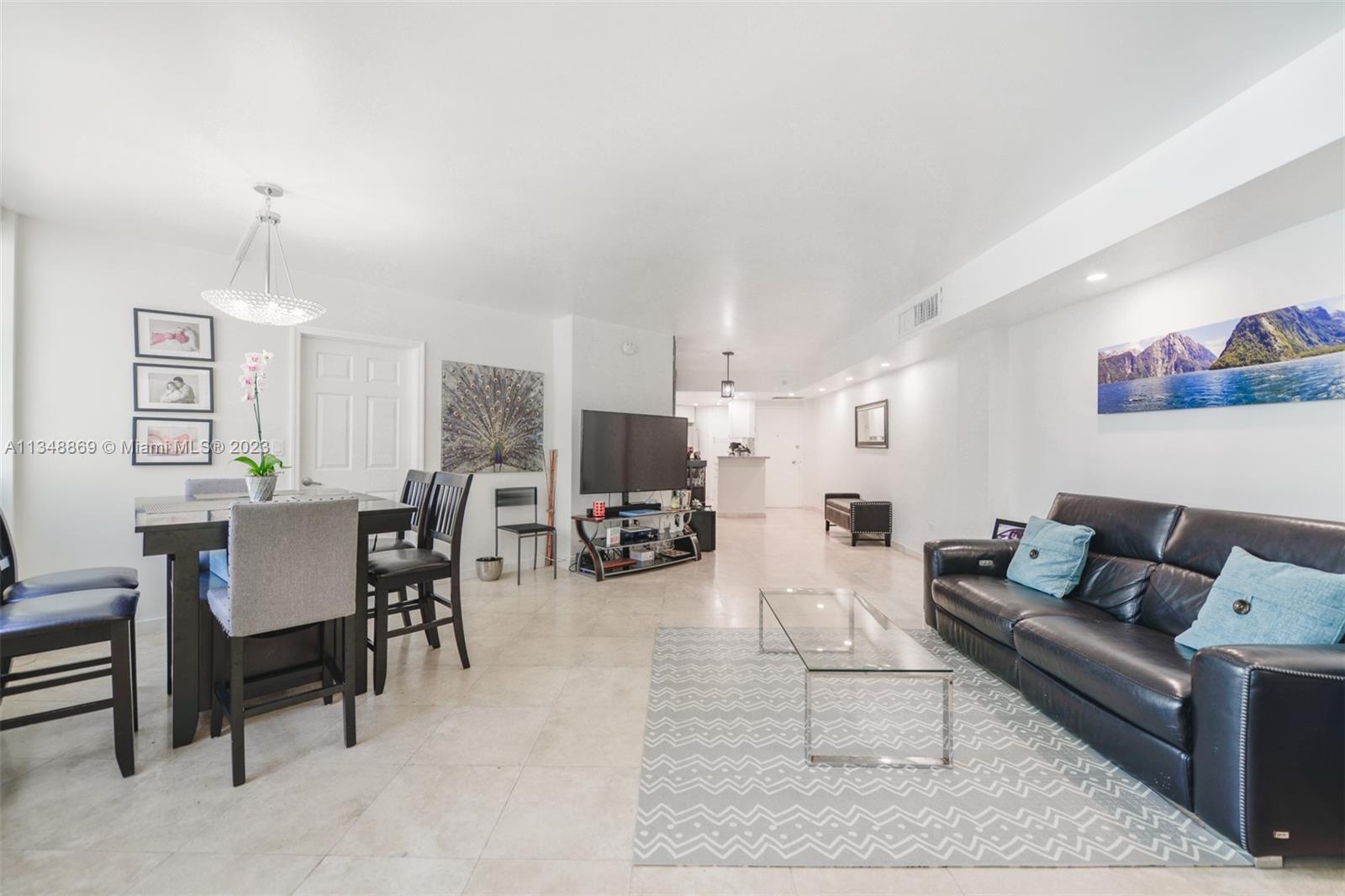 Building Photo - 905 Brickell Bay Dr
