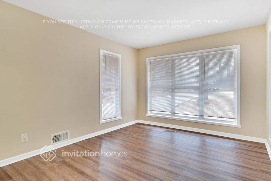 Building Photo - 1421 Dennis Dr