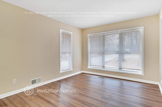 Building Photo - 1421 Dennis Dr