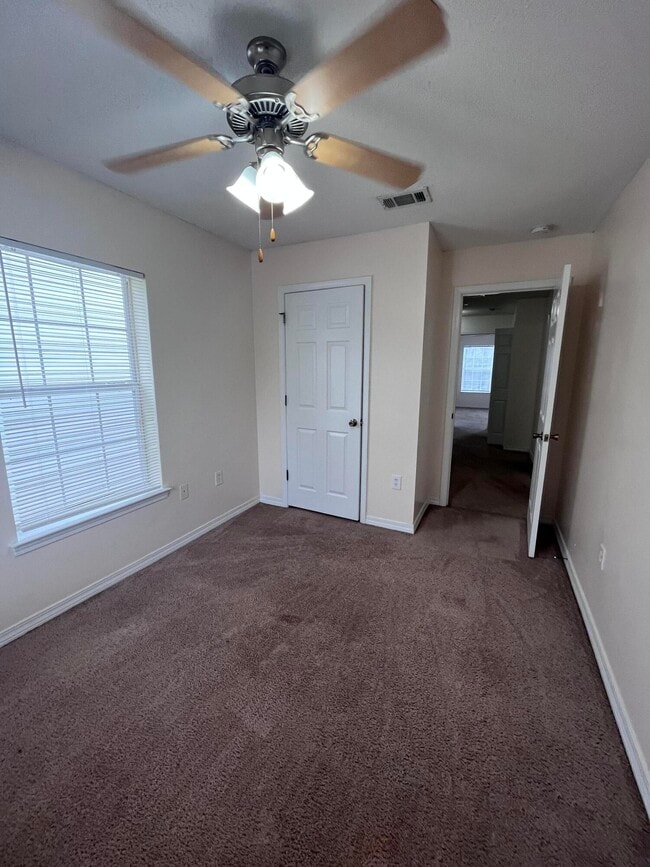Building Photo - 211 Johnson Ct