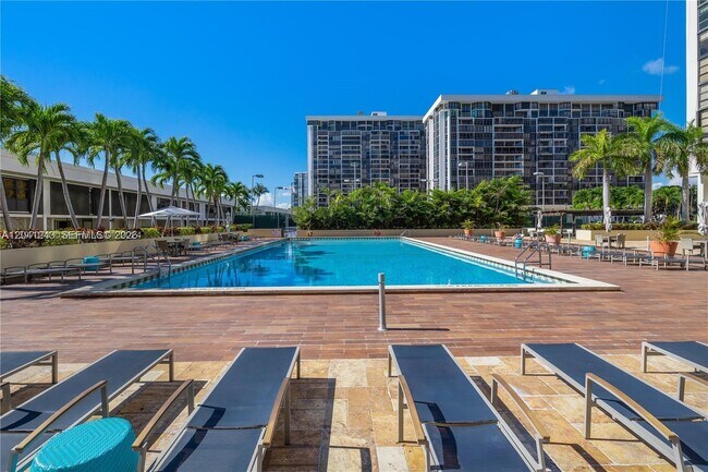 Building Photo - 1865 Brickell Ave