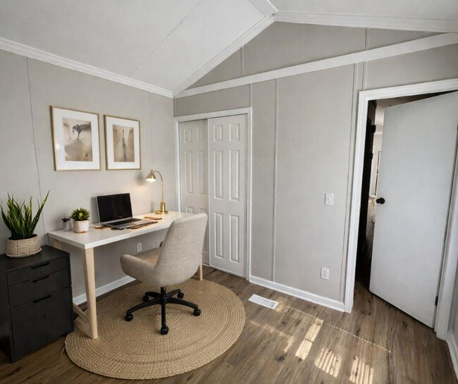 Building Photo - 1113 Chicago Bulls St