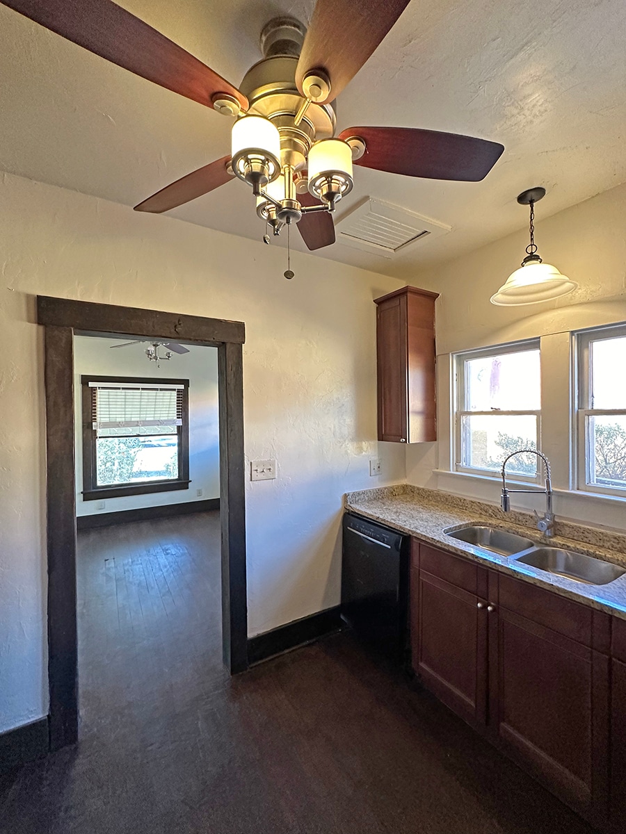Bright Kitchen with Lots of Natural Light - 515 S 5th Ave