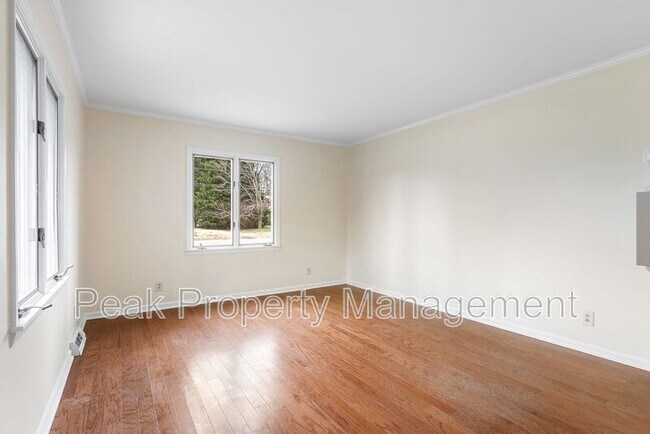 Building Photo - 3212 Vinton St