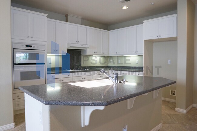 Building Photo - 2029 Savanna Way