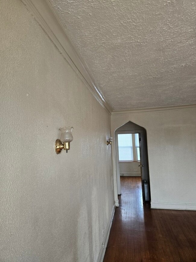 Building Photo - 7921 S St Lawrence Ave