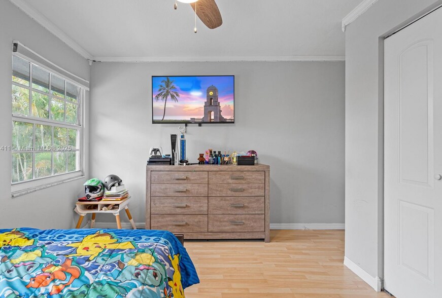 Building Photo - 8351 SW 39th Ct