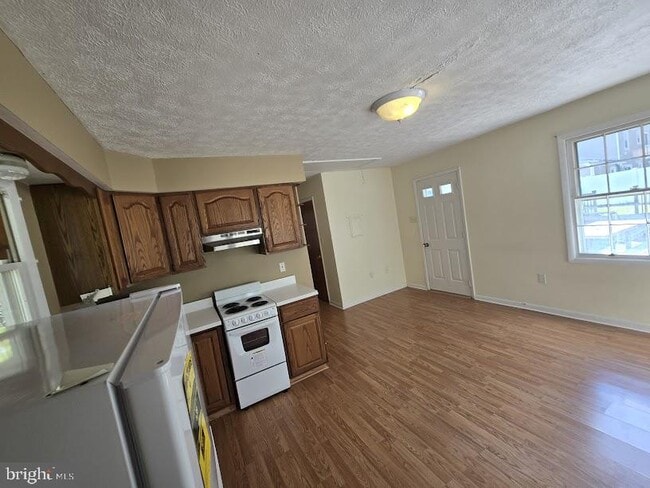 Building Photo - 96 Garner Ave