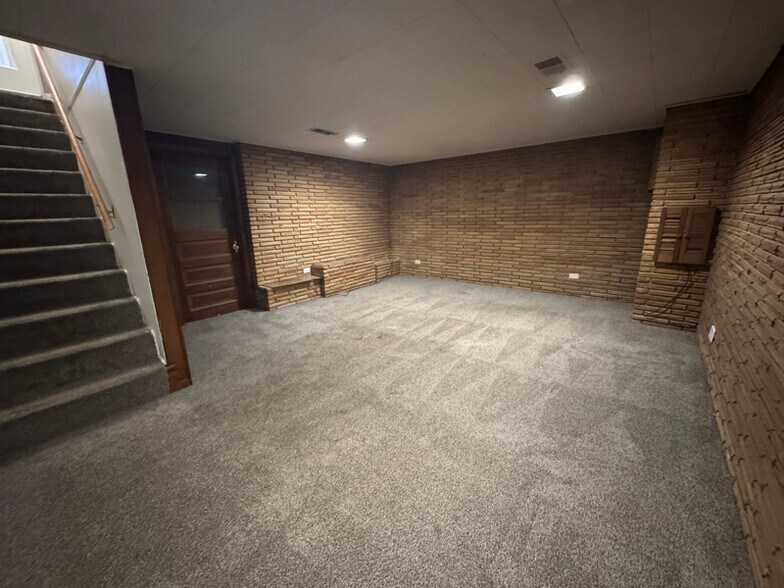 Building Photo - 8944 Skokie Blvd