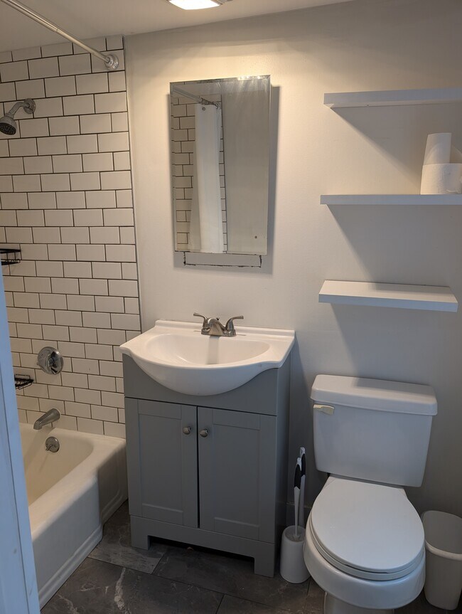 Building Photo - 121 Franklin St