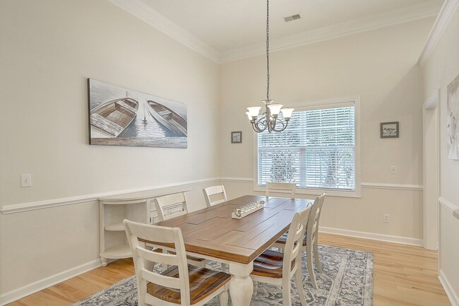 Building Photo - FULLY FURNISHED Mount Pleasant Home! 6 mon...